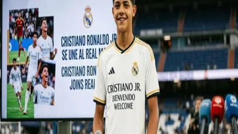 北大男足爆冷失利后走红，门将独揽30球受瞩目